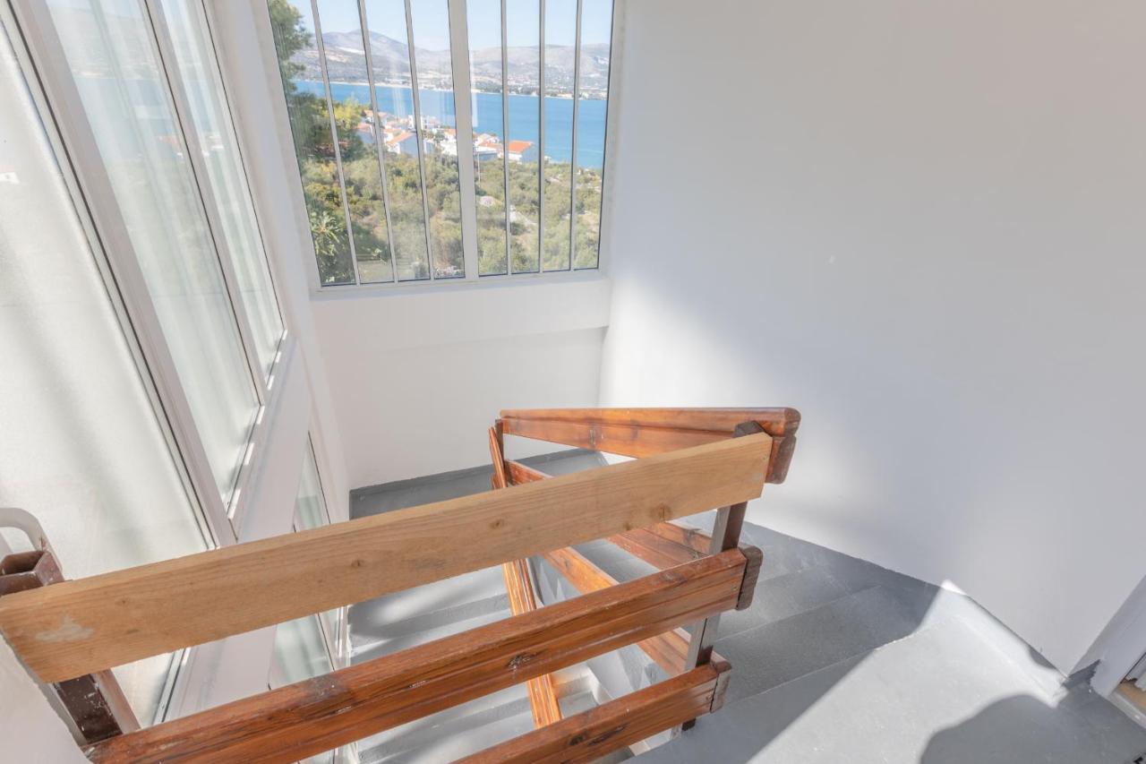 Holiday Home Insulam Mare Trogir Exterior foto