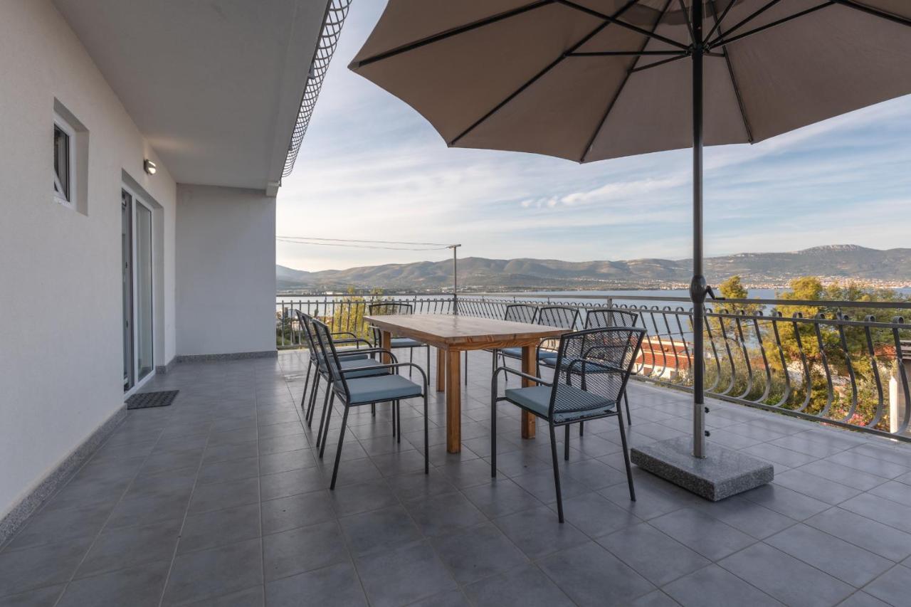 Holiday Home Insulam Mare Trogir Exterior foto