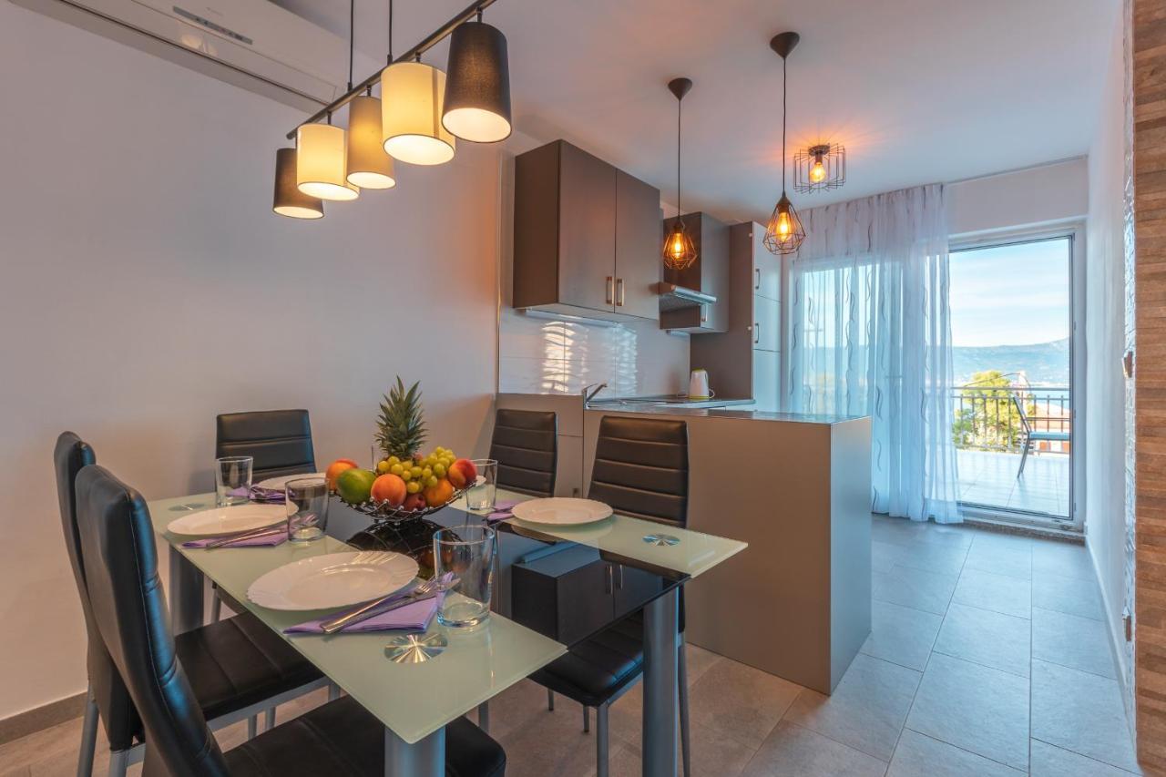 Holiday Home Insulam Mare Trogir Exterior foto